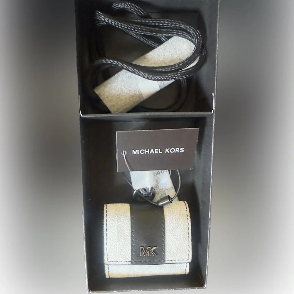 MICHAEL KORS Hudson Logo Lanyard Case for Apple AirPods Pro - Bright White